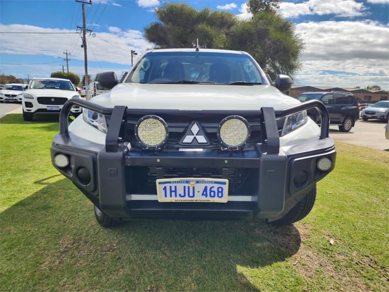 2021 Mitsubishi Triton GLX MR 4X4 photo 3