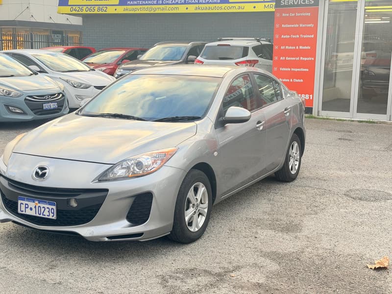 2013 Mazda MAZDA3 NEO photo 2