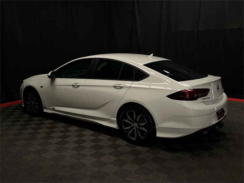 2018 Holden Commodore 4D SEDAN MY18 photo 5