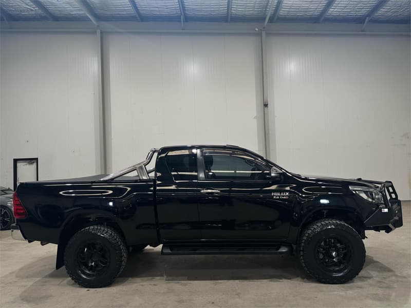 2015 Toyota Hilux SR5 GUN126R 4X4 photo 4