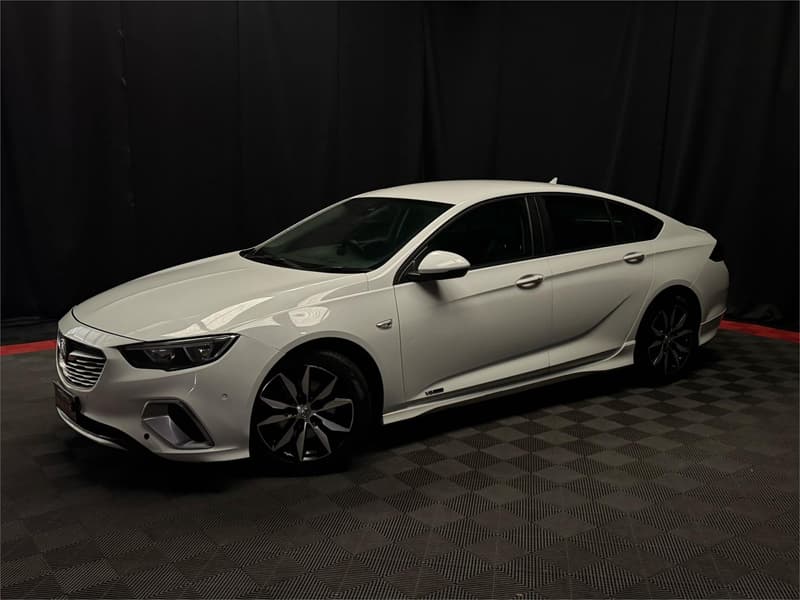 2018 Holden Commodore 4D SEDAN MY18 photo 2