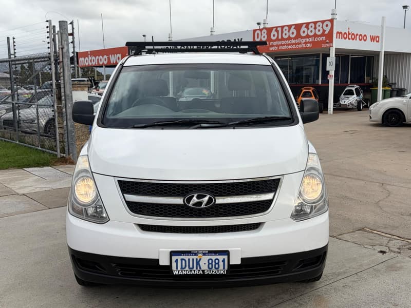 2011 Hyundai iLoad TQ-V photo 2