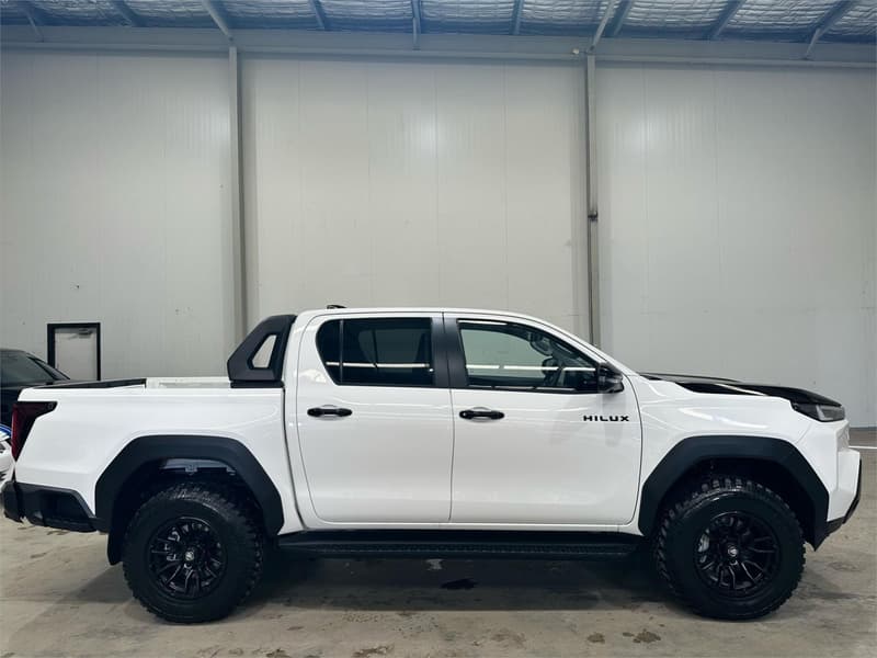 2026 Toyota Hilux SR5 48V GUN227R 4X4 photo 4