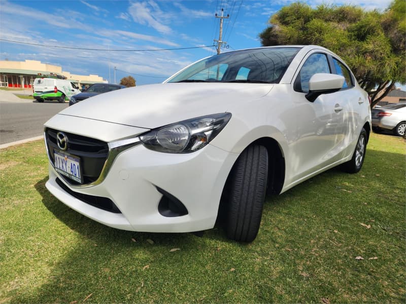 2016 Mazda 2 Maxx DL Series photo 4