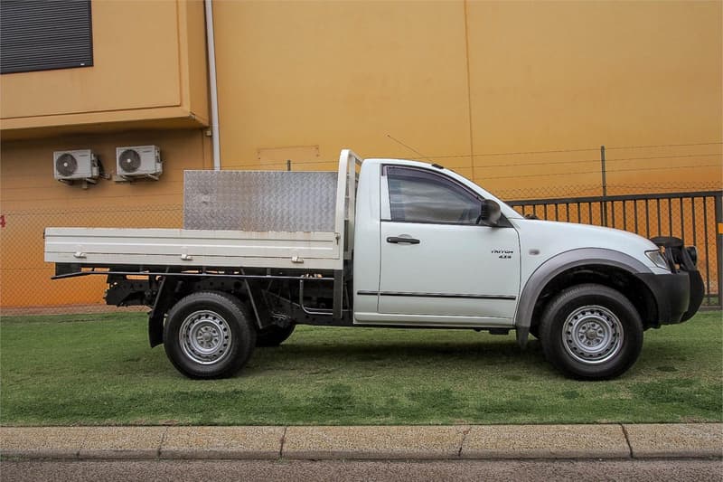 2011 Mitsubishi Triton GLX MN 4X4 photo 3