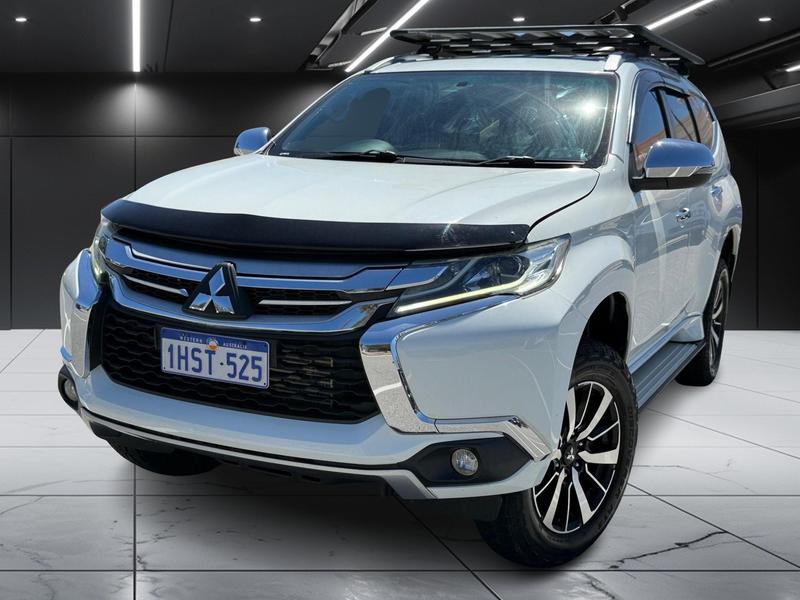 2016 Mitsubishi Pajero Sport GLX QE photo 3