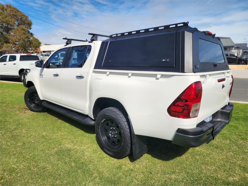 2015 Toyota Hilux SR GUN126R 4X4 photo 5