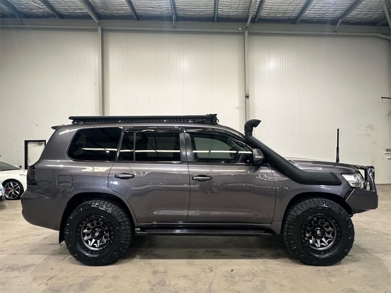 2017 Toyota Landcruiser VX VDJ200R photo 4