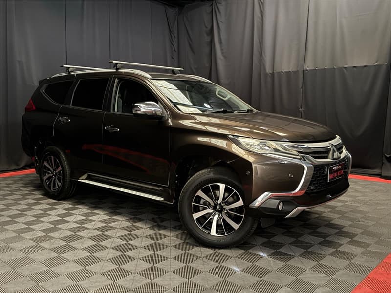 2017 Mitsubishi Pajero Sport EXCEED (4x4) 7 SEAT MY17 — primary photo