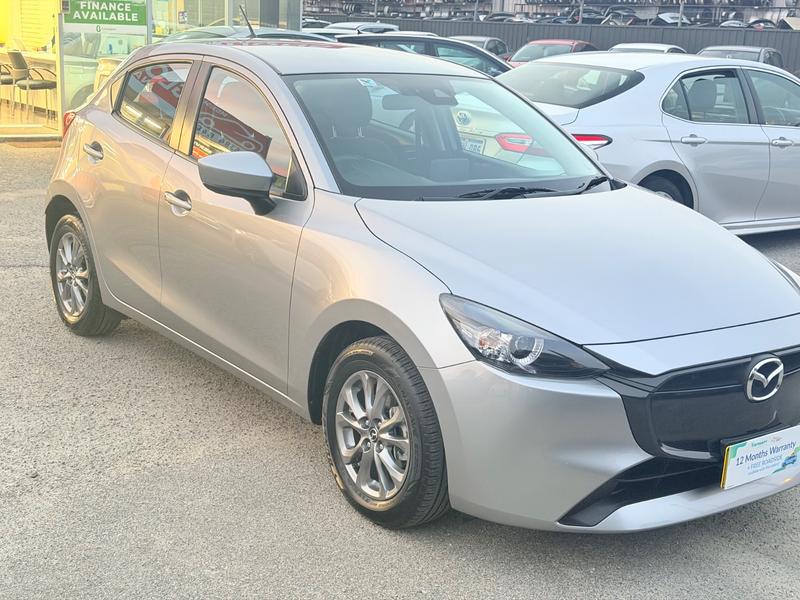 2024 Mazda MAZDA2 G15 PURE photo 3