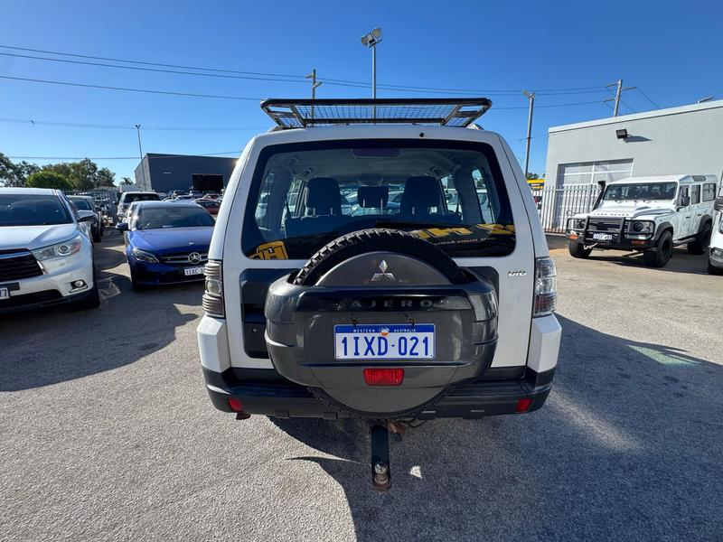 2007 Mitsubishi Pajero GLX NS photo 4
