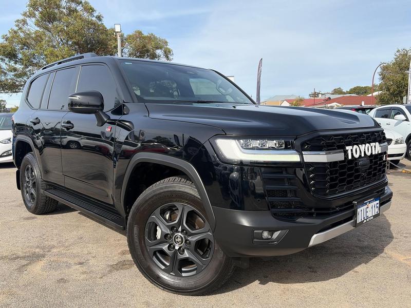 2025 Toyota Landcruiser GR Sport FJA300R