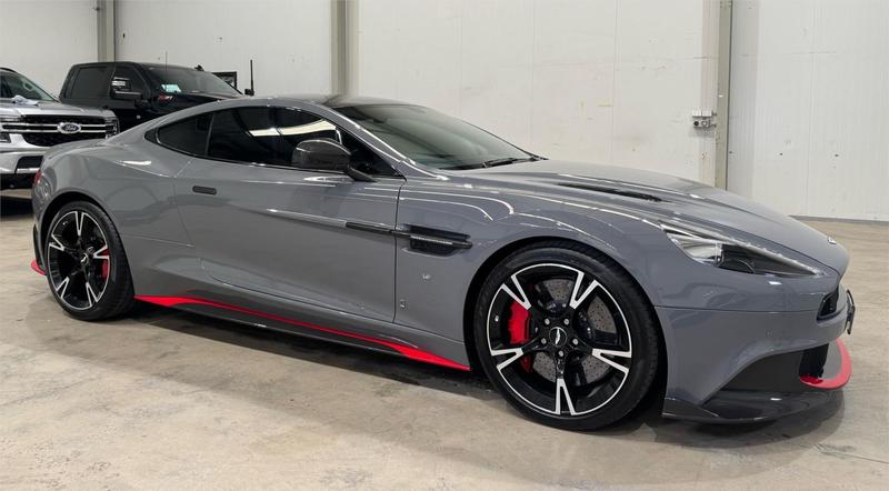 2017 Aston Martin Vanquish S photo 3
