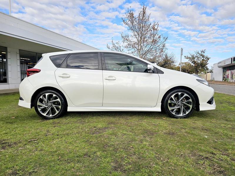2016 Toyota Corolla SX Auto photo 5
