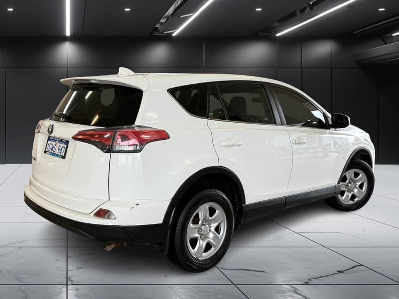2017 Toyota RAV4 GX ZSA42R photo 4