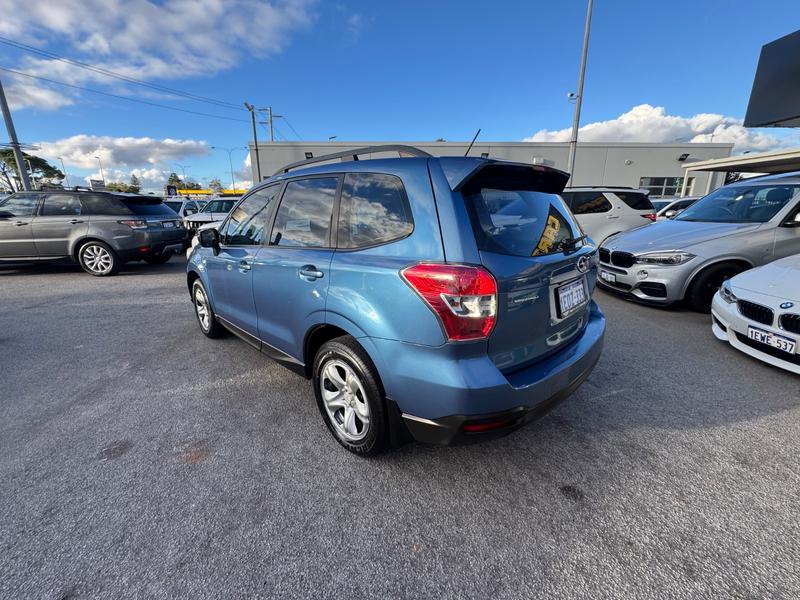 2014 Subaru FORESTER 2.5i photo 3