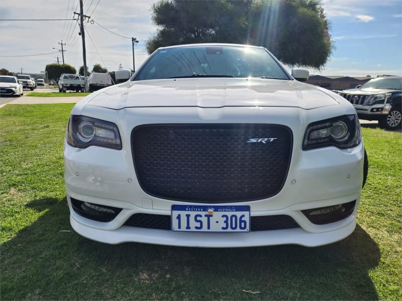 2016 Chrysler 300 SRT HYPERBLACK MY16 photo 3