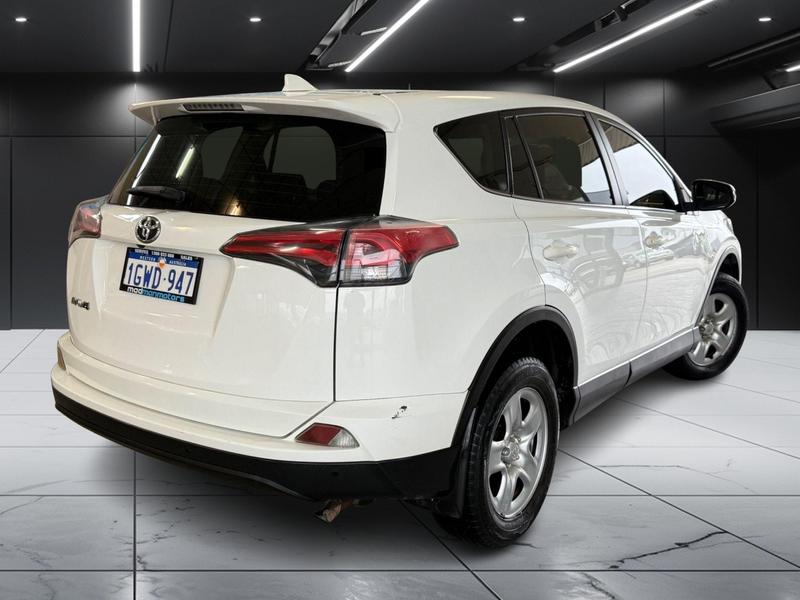 2017 Toyota RAV4 GX ZSA42R photo 5