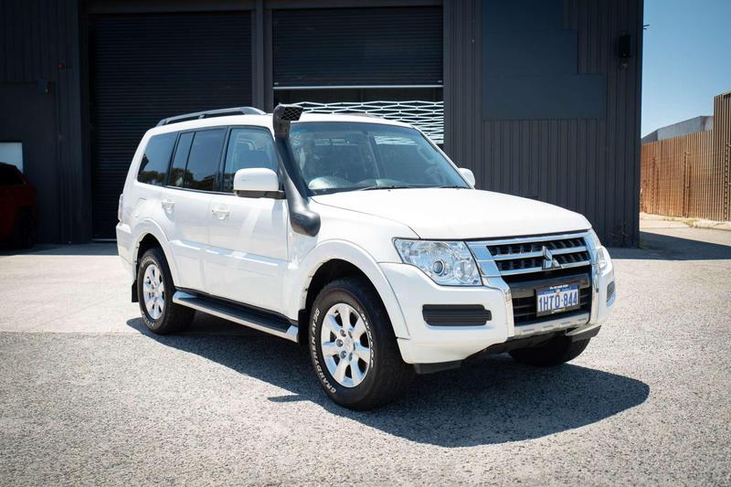2016 Mitsubishi Pajero GLX NX photo 4