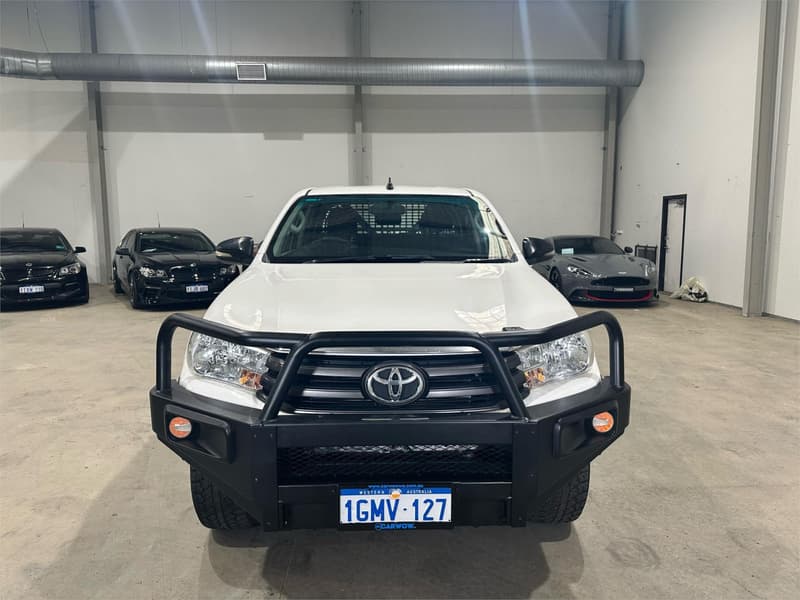 2018 Toyota Hilux SR GUN126R 4X4 photo 3