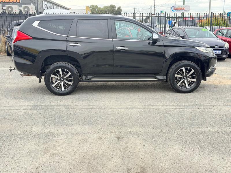 2017 Mitsubishi PAJERO SPORT EXCEED (4x4) 7 SEAT photo 4