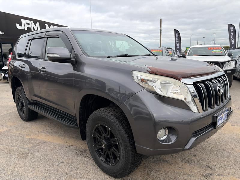 2016 Toyota Landcruiser GXL VDJ200R photo 2