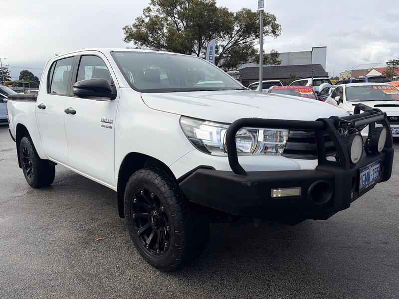 2018 Toyota Hilux SR GUN126R 4X4 photo 2