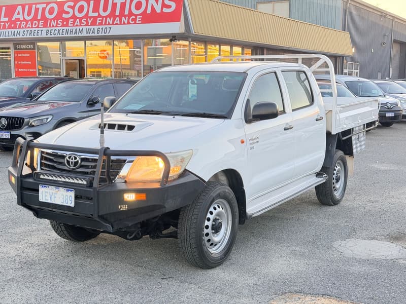 2015 Toyota HILUX SR (4x4) photo 3