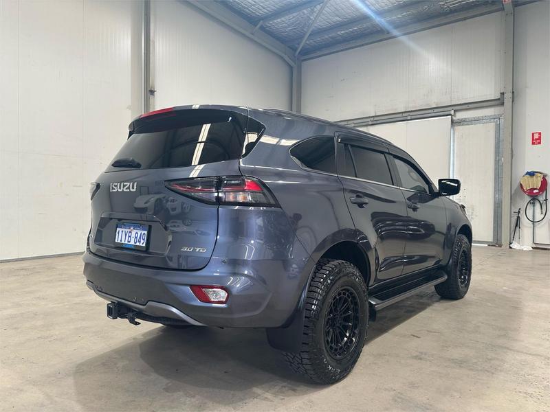 2024 Isuzu MU-X LS-T photo 5