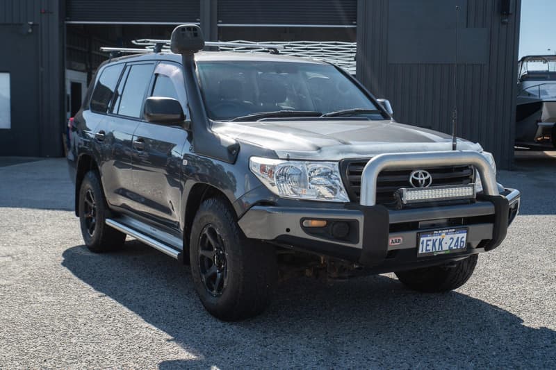 2014 Toyota Landcruiser GX VDJ200R photo 3