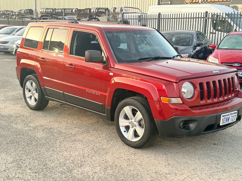 2014 Jeep PATRIOT SPORT (4x2) photo 2