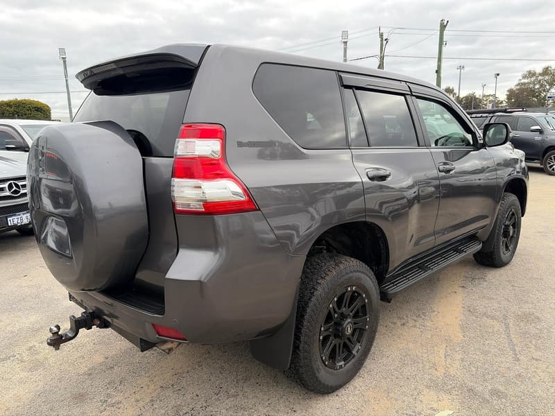 2016 Toyota Landcruiser GXL VDJ200R photo 4