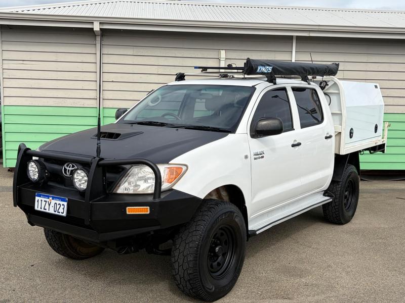 2005 Toyota Hilux SR KUN26R 4X4 photo 3