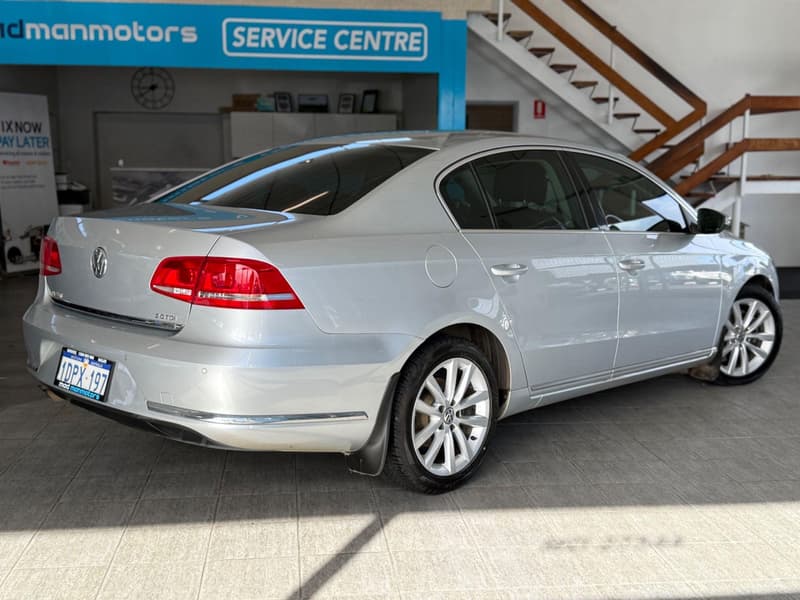 2011 Volkswagen Passat 125TDI Highline Type 3C photo 4