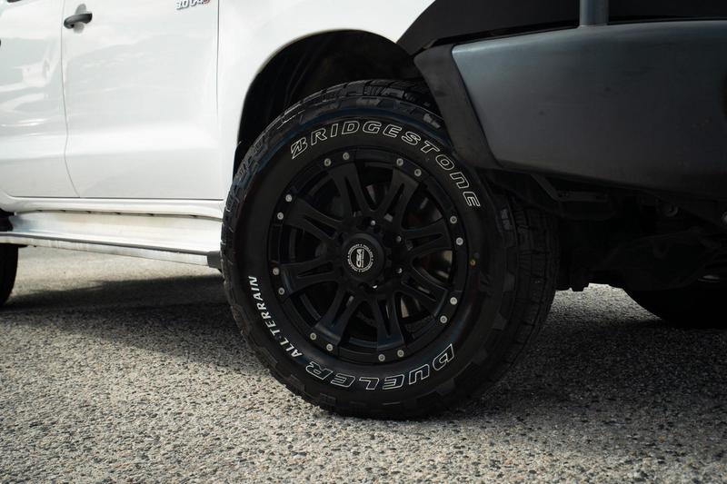 2014 Toyota Hilux SR KUN26R 4X4 photo 2