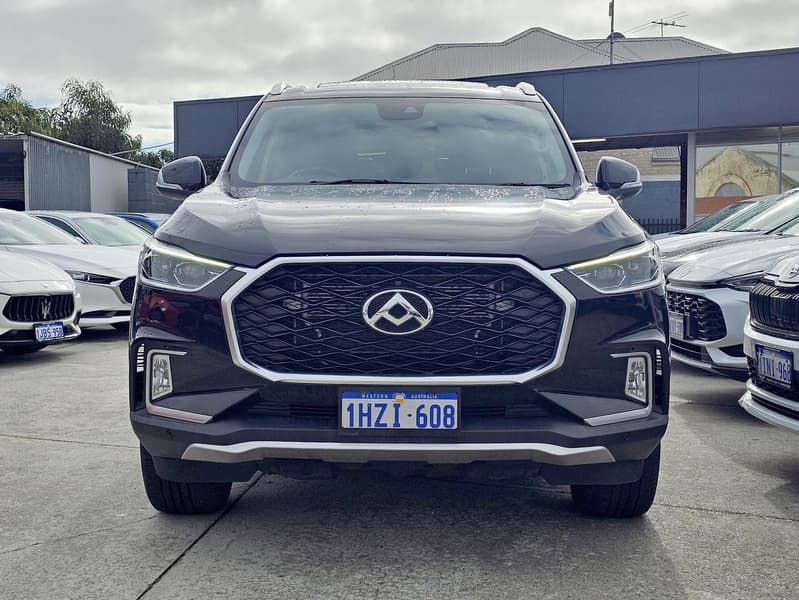 2023 LDV D90 Executive Auto 4x4 photo 2