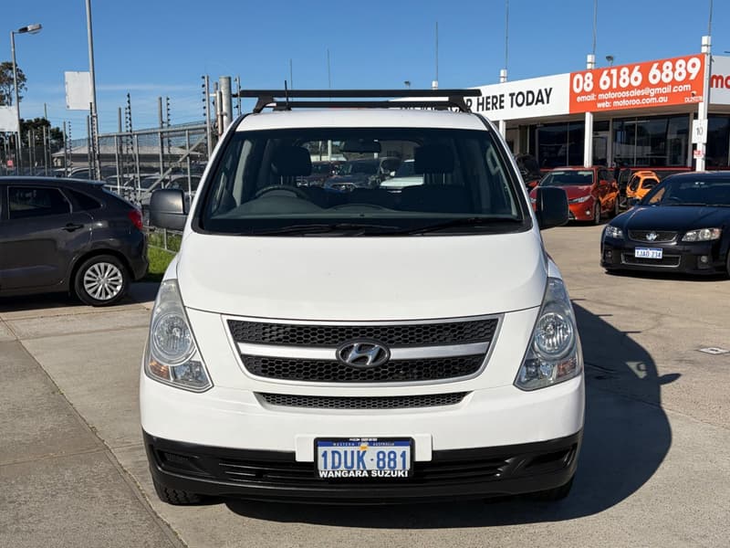 2011 Hyundai iLoad TQ-V photo 2