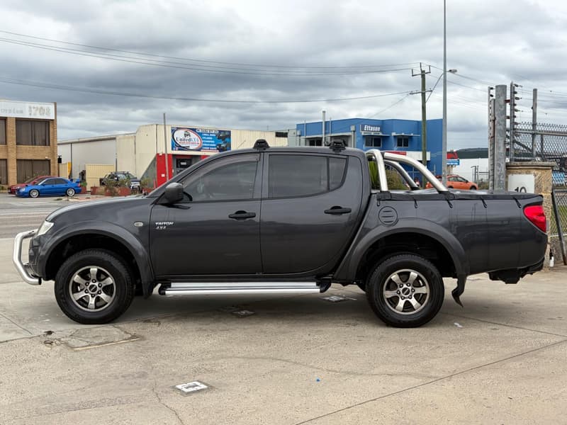2012 Mitsubishi Triton MN MY12 GL-R Utility Double Cab 4dr Man 5sp 4x4 969kg 2.5DT All Wheel Drive photo 4