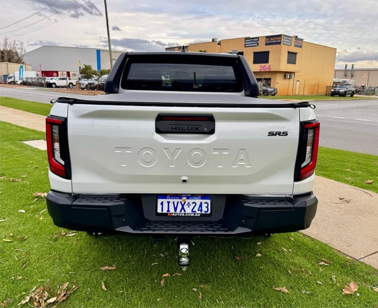 2026 Toyota Hilux SR5 48V (4x4) GUN227R 4X4 photo 4
