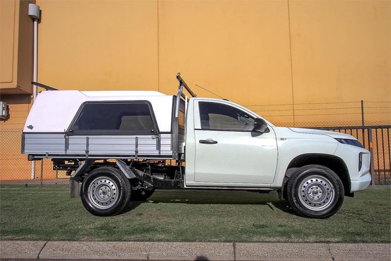 2021 Mitsubishi Triton GLX MR 4X4 photo 3
