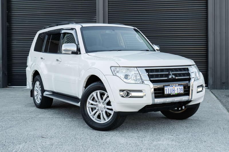 2019 Mitsubishi Pajero GLX NX photo 2