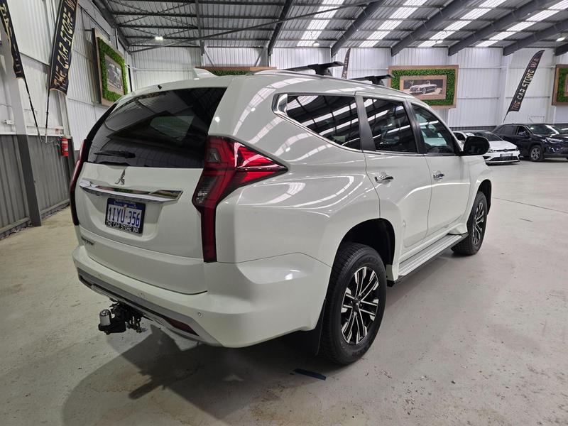 2020 Mitsubishi Pajero Sport GLS QF photo 4
