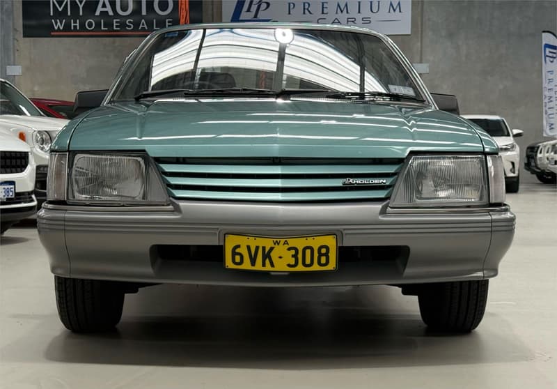 1985 Holden Berlina VK photo 2
