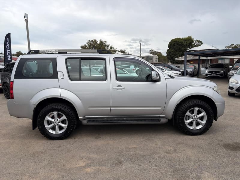 2009 Nissan Pathfinder ST R51 photo 3
