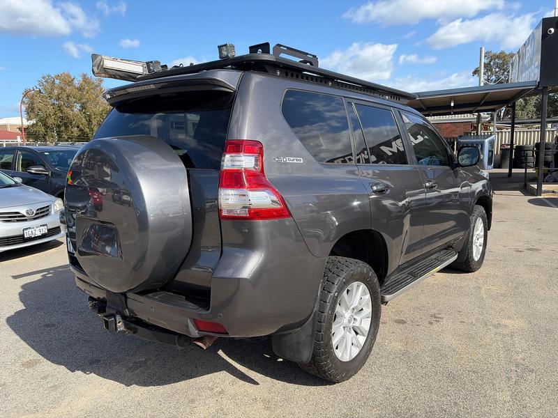 2016 Toyota Landcruiser GX VDJ200R photo 4