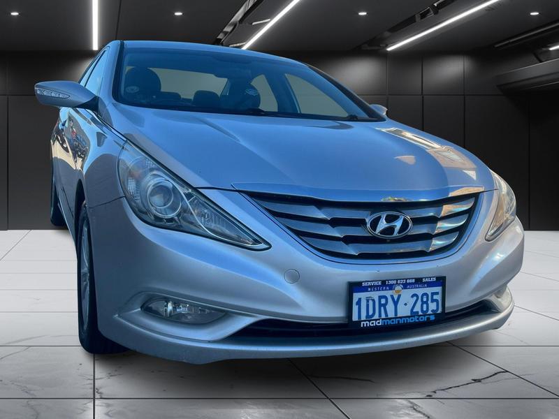 2011 Hyundai i45 Active YF photo 4