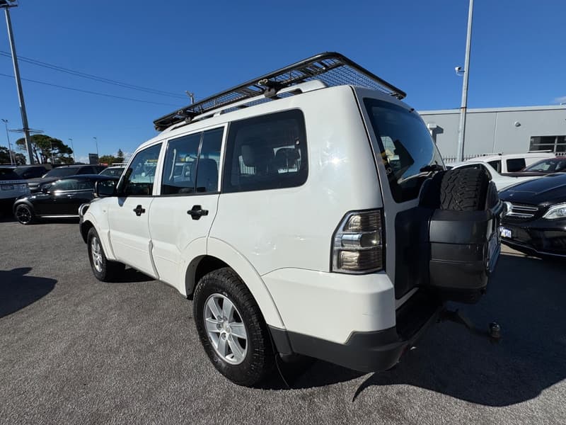 2007 Mitsubishi PAJERO GLX LWB (4x4) photo 3