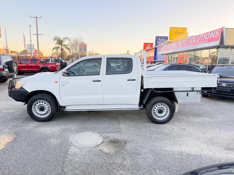 2015 Toyota HILUX SR (4x4) photo 4