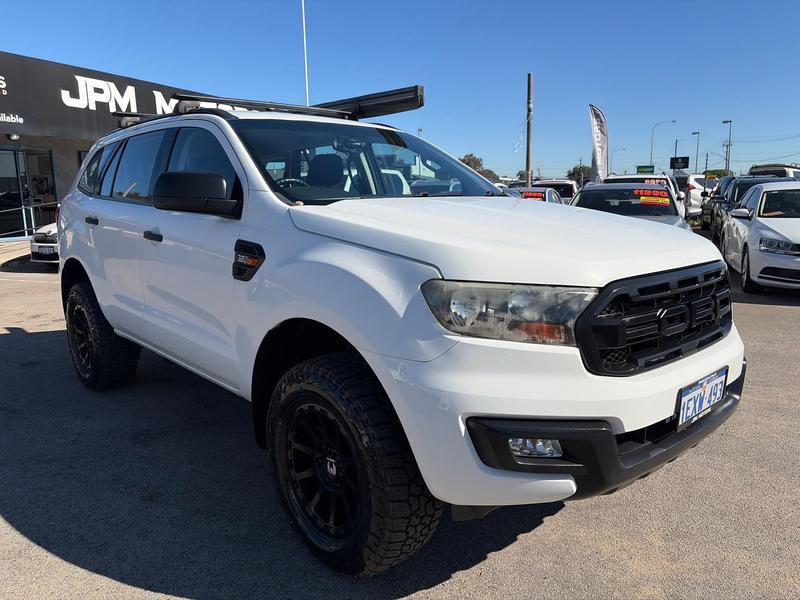 2015 Ford Everest AMBIENTE UA photo 2
