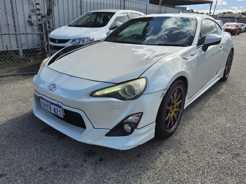 2015 Toyota 86 GTS BLACKLINE photo 3